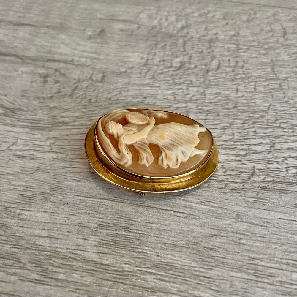 VERY ANTIQUE 14k Gold Cameo Brooch - Picture 7 of 13